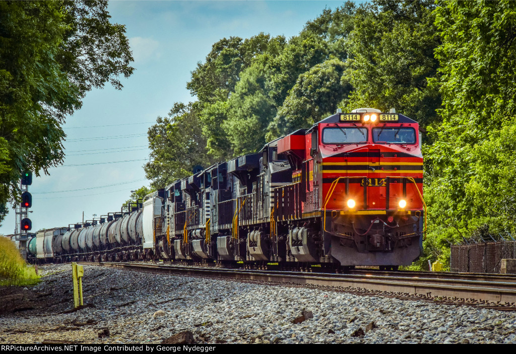 NS 8114 Heritage Unit "Norfolk Southern" 